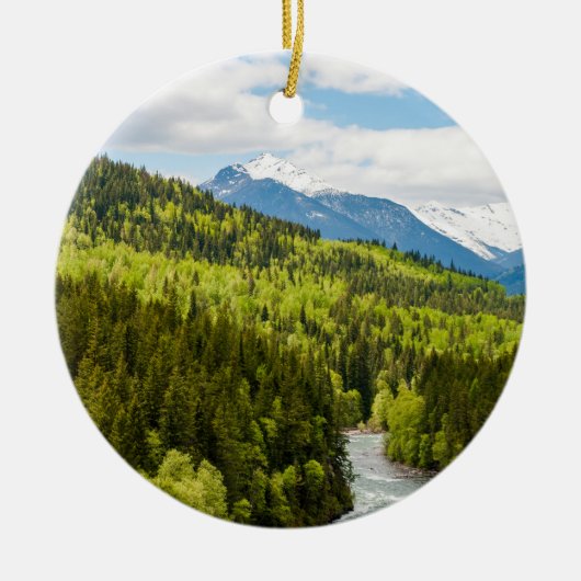 Mountain River im Wald von British Columbia Keramik Ornament (Vorne)