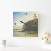 Mountain Side Ocean View Quadratische Wanduhr (Zuhause)