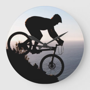 Mountainbike-Fahrer. Lions Head, Kapstadt Große Wanduhr
