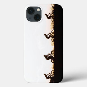 Mountainbike-Fahrer machen sich über die Talsperre iPhone 13 Hülle