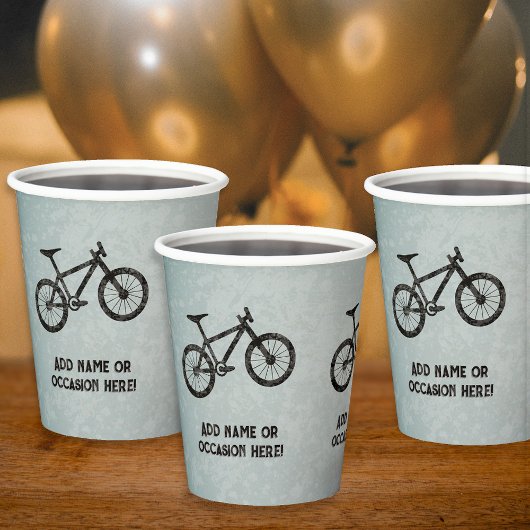 Mountainbike für sportliche Typ, die in der Indust Pappbecher