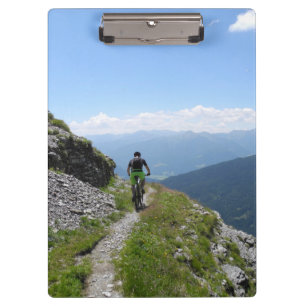 Mountainbiken auf dem Land Klemmbrett