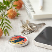 Mountainbiken auf Retro Sunset Stripe Schlüsselanh Schlüsselanhänger (Seite)