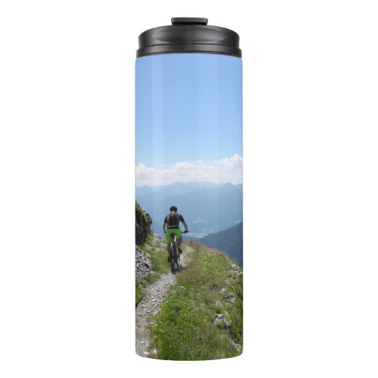 Mountainbiken im Grünen Thermosbecher (Vorderseite)