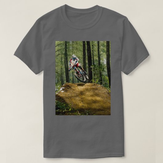Mountainbiker über Sprung T-Shirt (Design vorne)