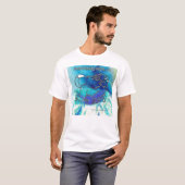 MountainFire Coyote Leaping über dem Blauen Vulkan T-Shirt (Vorne ganz)
