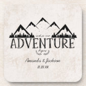 Mountains Adventure Begins Wedding Monogram Getränkeuntersetzer (Vorderseite)