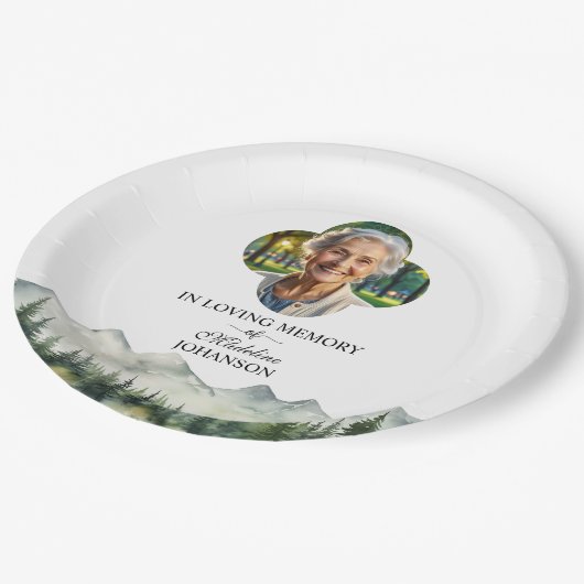 Mountains and Trees Celebration Of Life Funeral Pappteller (Schrägansicht)