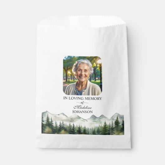 Mountains and Trees Celebration Of Life Keepsake Geschenktütchen (Vorderseite)