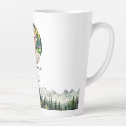 Mountains and Trees Celebration Of Life Keepsake Milchtasse (Rechts)