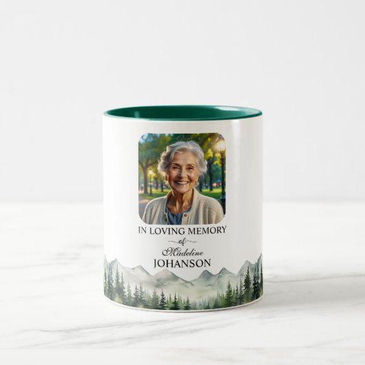 Mountains and Trees Celebration Of Life Keepsake Zweifarbige Tasse (Mittel)