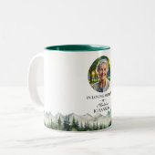 Mountains and Trees Celebration Of Life Keepsake Zweifarbige Tasse (Vorderseite Links)
