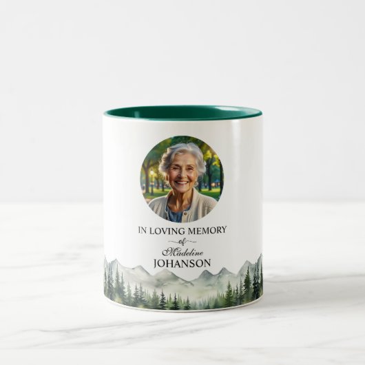 Mountains and Trees Celebration Of Life Keepsake Zweifarbige Tasse (Mittel)