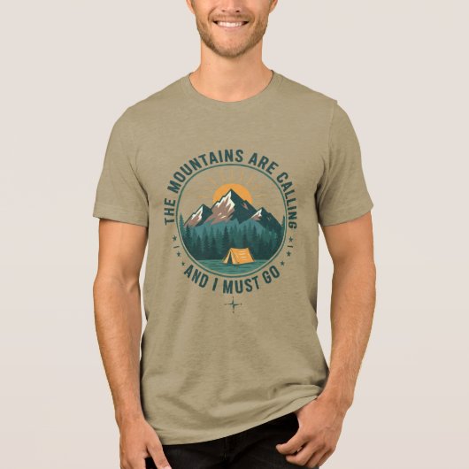Mountains Are Calling Hiking Camping T-Shirt Tri-Blend Shirt (Vorderseite)