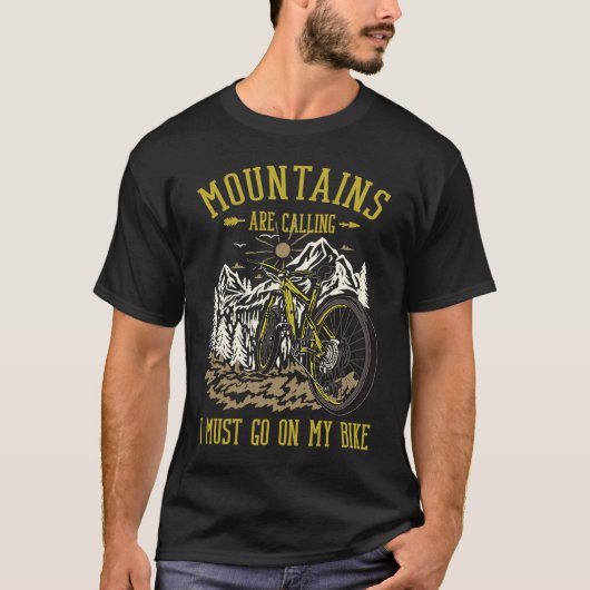 Mountains Are Calling & I Must Go On My Bike Campi T-Shirt (Vorderseite)
