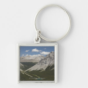 Mountainsee in einem Tal mit blauem Himmel Schlüsselanhänger