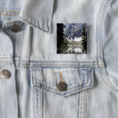 Mountainsee-reflektierender Berg gerahmt durch Button (Beispiel)