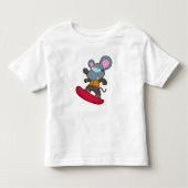 Mouse as Snowboarder with Snowboard Kleinkind T-shirt (Vorderseite)