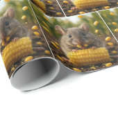 Mouse Enjoying an Ear of Corn Geschenkpapier (Rolleneckpunkt)