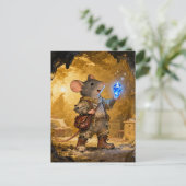 Mouse in a Cave Finds a Treasure Postkarte (Stehend Vorderseite)