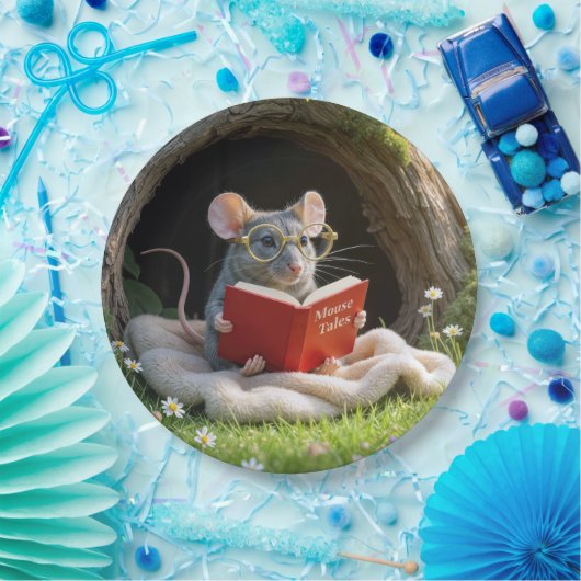 Mouse Reading a Red Book On a Blanket Pappteller (Party)