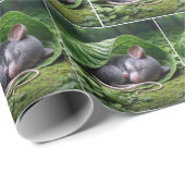 Mouse schlafen in grünem Leaf Geschenkpapier (Rolleneckpunkt)