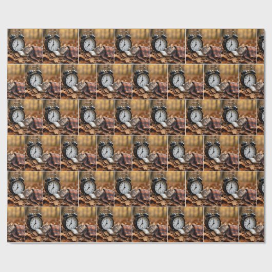 Mouse Sleeping By an Alarm Clock Geschenkpapier (Flach)