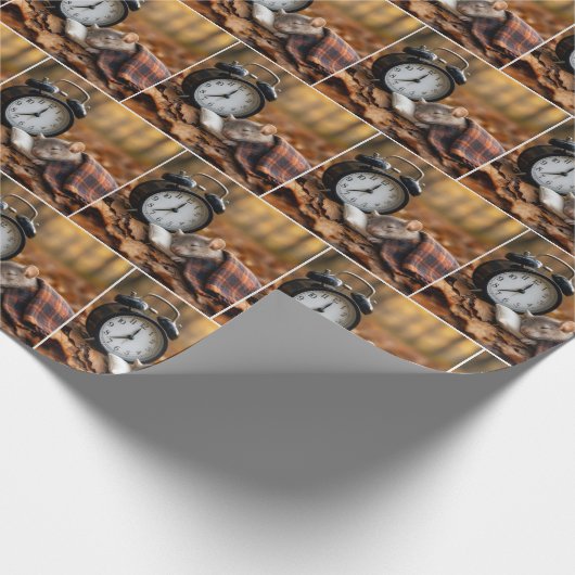 Mouse Sleeping By an Alarm Clock Geschenkpapier (Ecke)