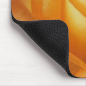 Mousepad gelb-orangee Rosen-Blume auf (Ecke)