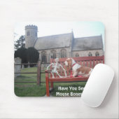 Mousepad mit Basset-Hund in einer schönen Kirche (Mit Mouse)