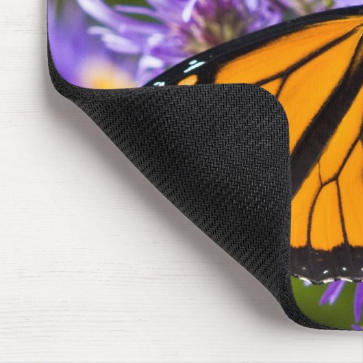 Mousepad Monarch-Schmetterling auf lila Astern (Ecke)