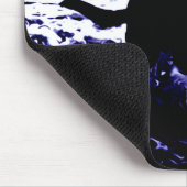 Mousepad schwarzer Labrador, der im Wasser spielt (Ecke)