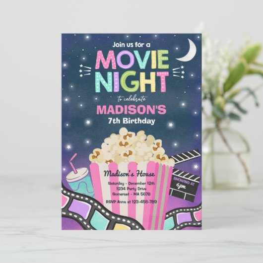 Movie Night Birthday Party Movie Sleepover Popcorn Einladung (Stehend Vorderseite)