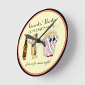 Movie Theater Concession Stand Hotdog Popcorn  Runde Wanduhr (Winkel)