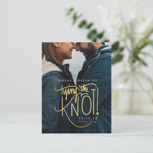 Movie Trailer Style Foto Save the Date Ankündigungspostkarte (Stehend Vorderseite)