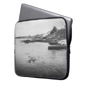 Möwen, die über den Ozean fliegen Laptopschutzhülle (Vorderseite Links)