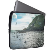 Möwen, die über die Bucht fliegen Laptopschutzhülle (Vorne Rechts)