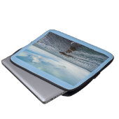 Möwen, die über die Felsen fliegen Laptopschutzhülle (Vorne Knopf)