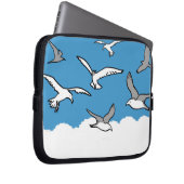Möwen fliegen hoch am Himmel. Laptopschutzhülle (Vorne Rechts)