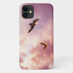 Möwen fliegen in einem Sonnenuntergangshimmel Case-Mate iPhone Hülle