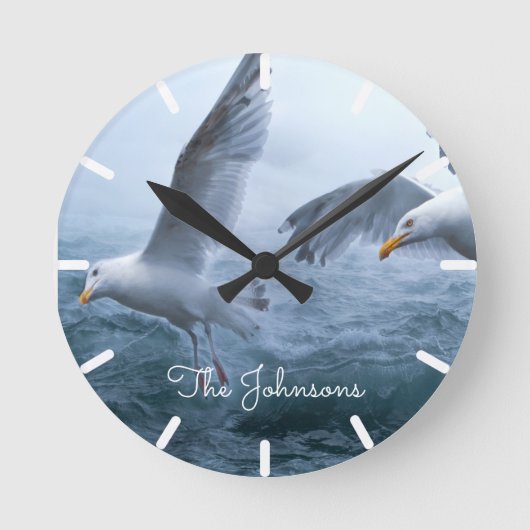 Möwen fliegen über das Meer Runde Wanduhr (Vorderseite)