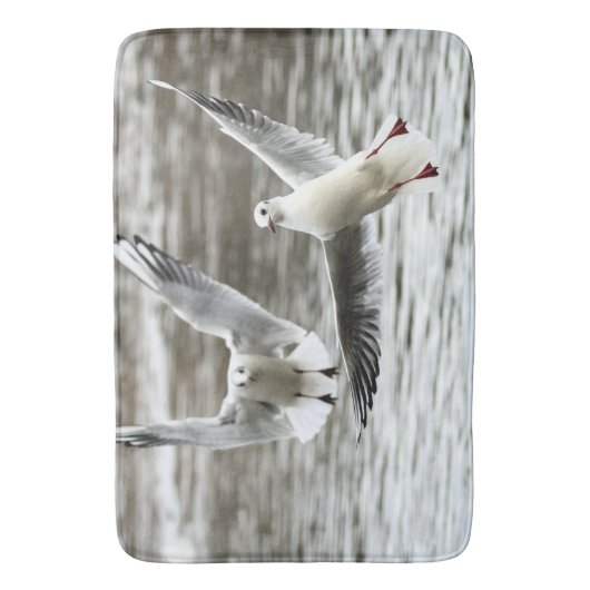 Möwen im Flug Badematte (Vorderseite Vertikal)