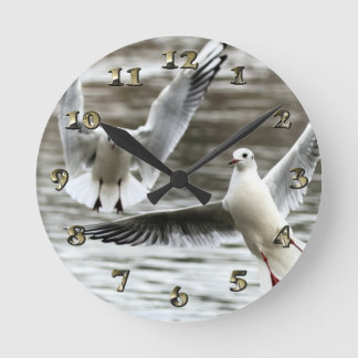 Möwen im Flug Runde Wanduhr