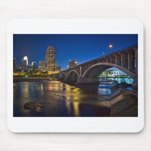 MplsSkyline3rdAveBridgeNightview_rs.jpg Mousepad (Vorne)