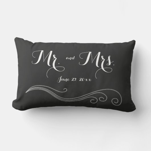Mr. and Mrs Black and White Wedding Pillows Lendenkissen (Vorderseite)