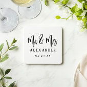 Mr. and Mrs Black Brushed Script Wedding Monogram Getränkeuntersetzer
