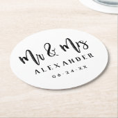Mr. and Mrs Black Brushed Script Wedding Monogram Runder Pappuntersetzer (Angewinkelt)