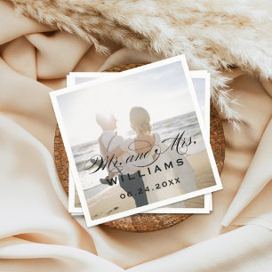 Mr. and Mrs Black Elegant Script Wedding Foto Serviette