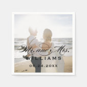 Mr. and Mrs Black Elegant Script Wedding Foto Serviette (Vorderseite)