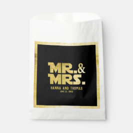 Mr. and Mrs Black Gold Sci Fi Theme Wedding Geschenktütchen